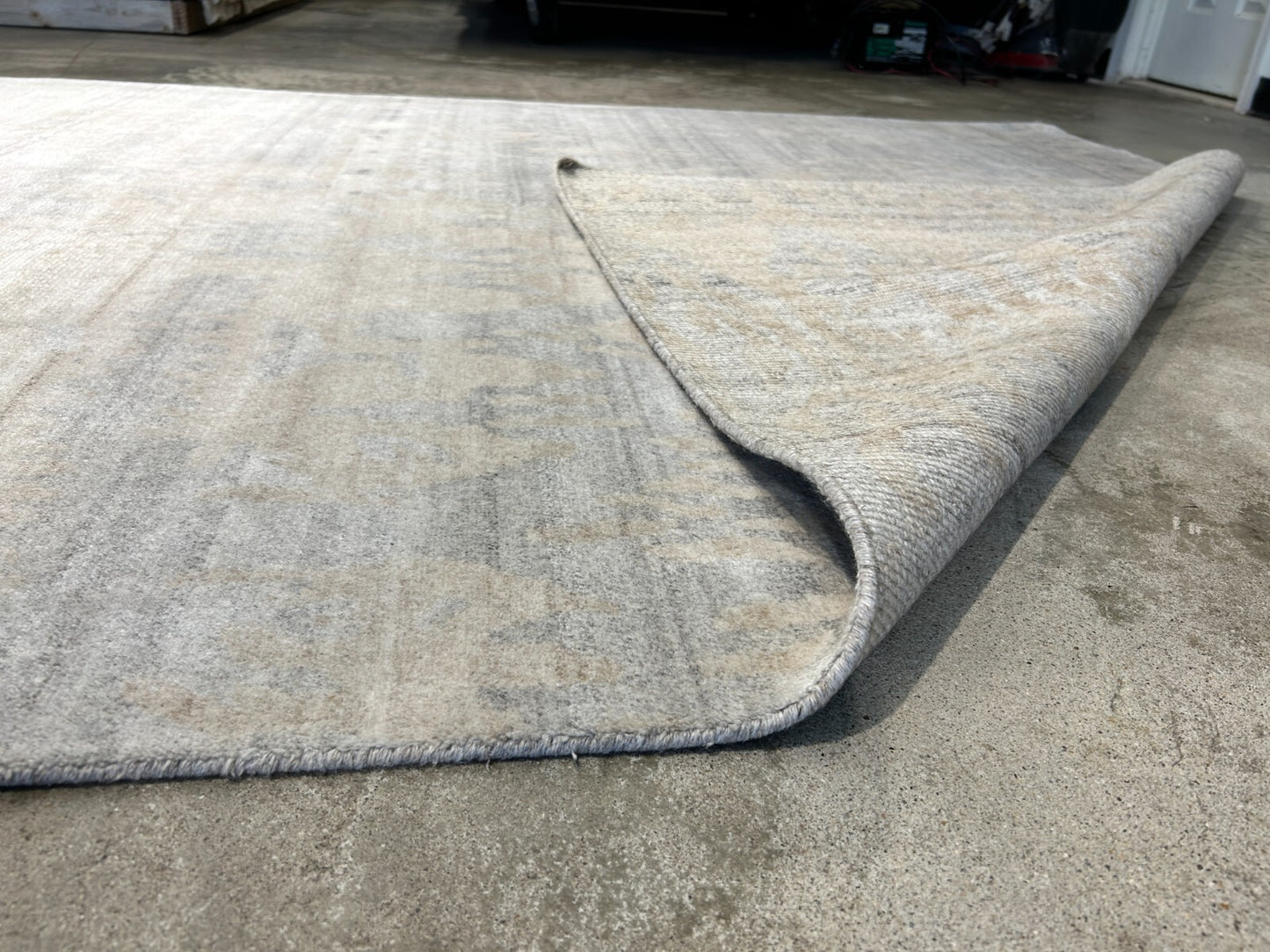 6'x8'11" Hand-Knotted 100% Wool Pile Modern Rug