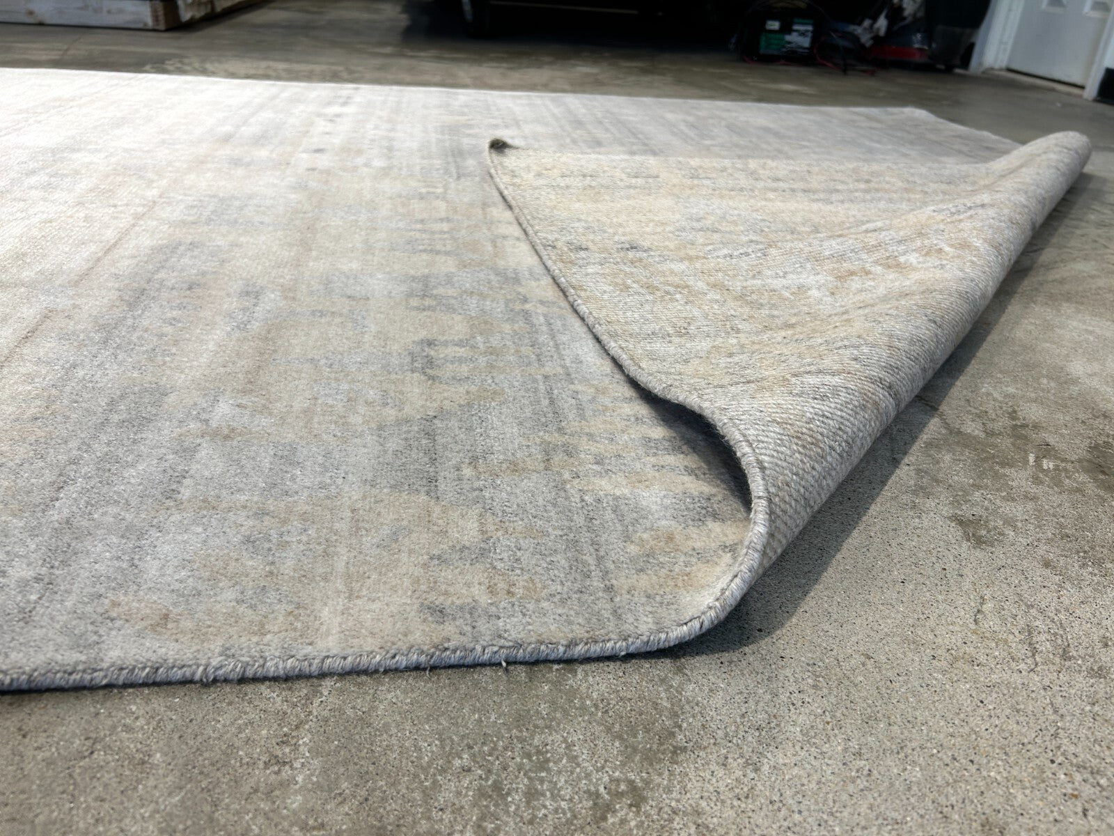 6'x8'11" Hand-Knotted 100% Wool Pile Modern Rug