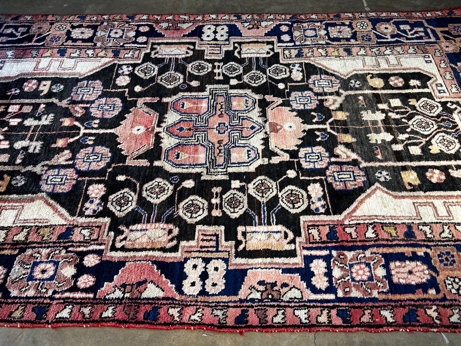 4'7" x 7'10'' Hand-Knotted 100% Lamb Wool Carpet - Nahavande Area Rug