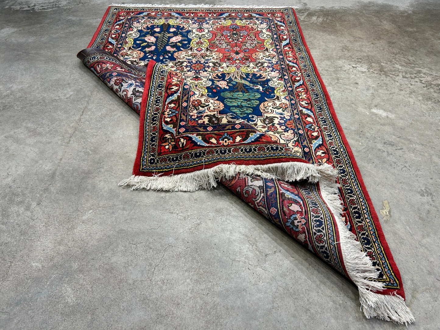 3'5"x5'2" Hand-Knotted 100% Lamb Wool Bakhtiarie Carpet - Area Rug