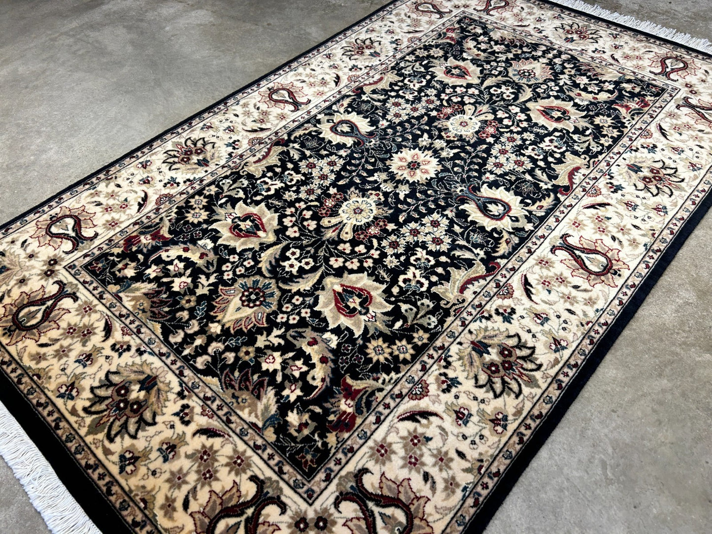 3'1"x5' Hand-Knotted 100% Wool Pile Lahovere Rug