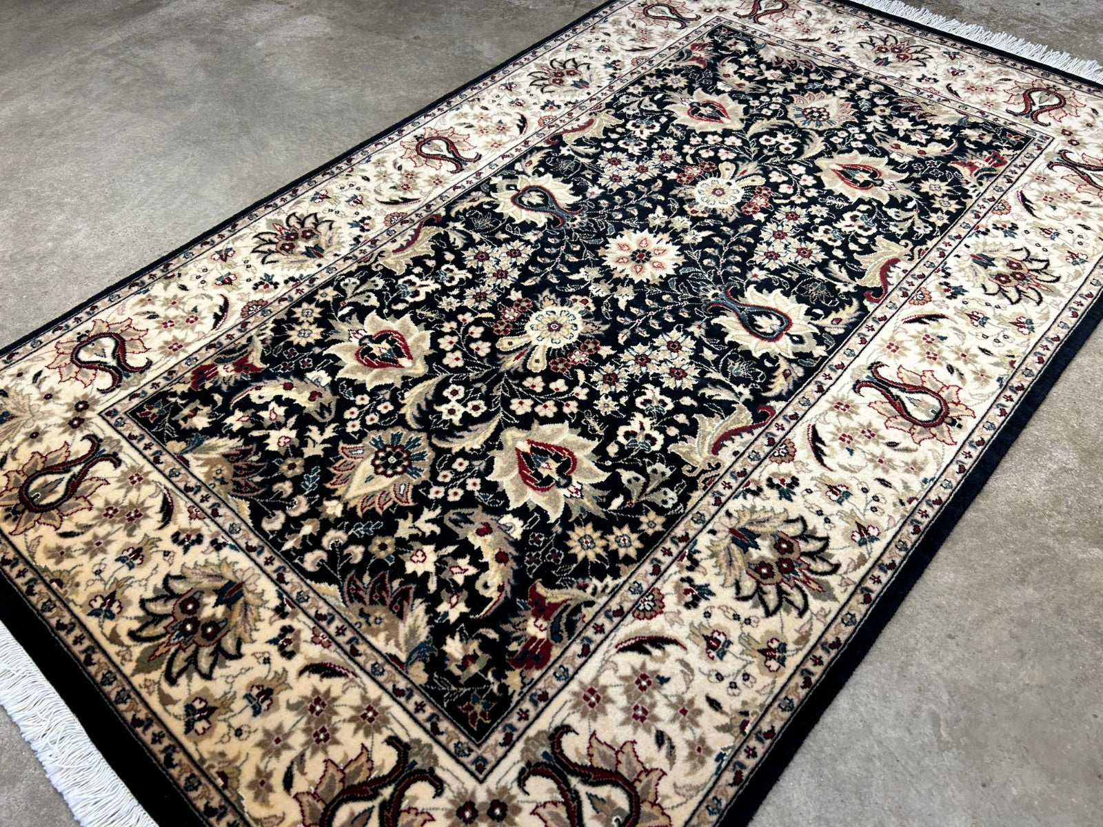 3'1"x5' Hand-Knotted 100% Wool Pile Lahovere Rug
