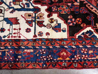 5'4" x 10'4" Hand-Knotted 100% Wool Nahavande Area Rug