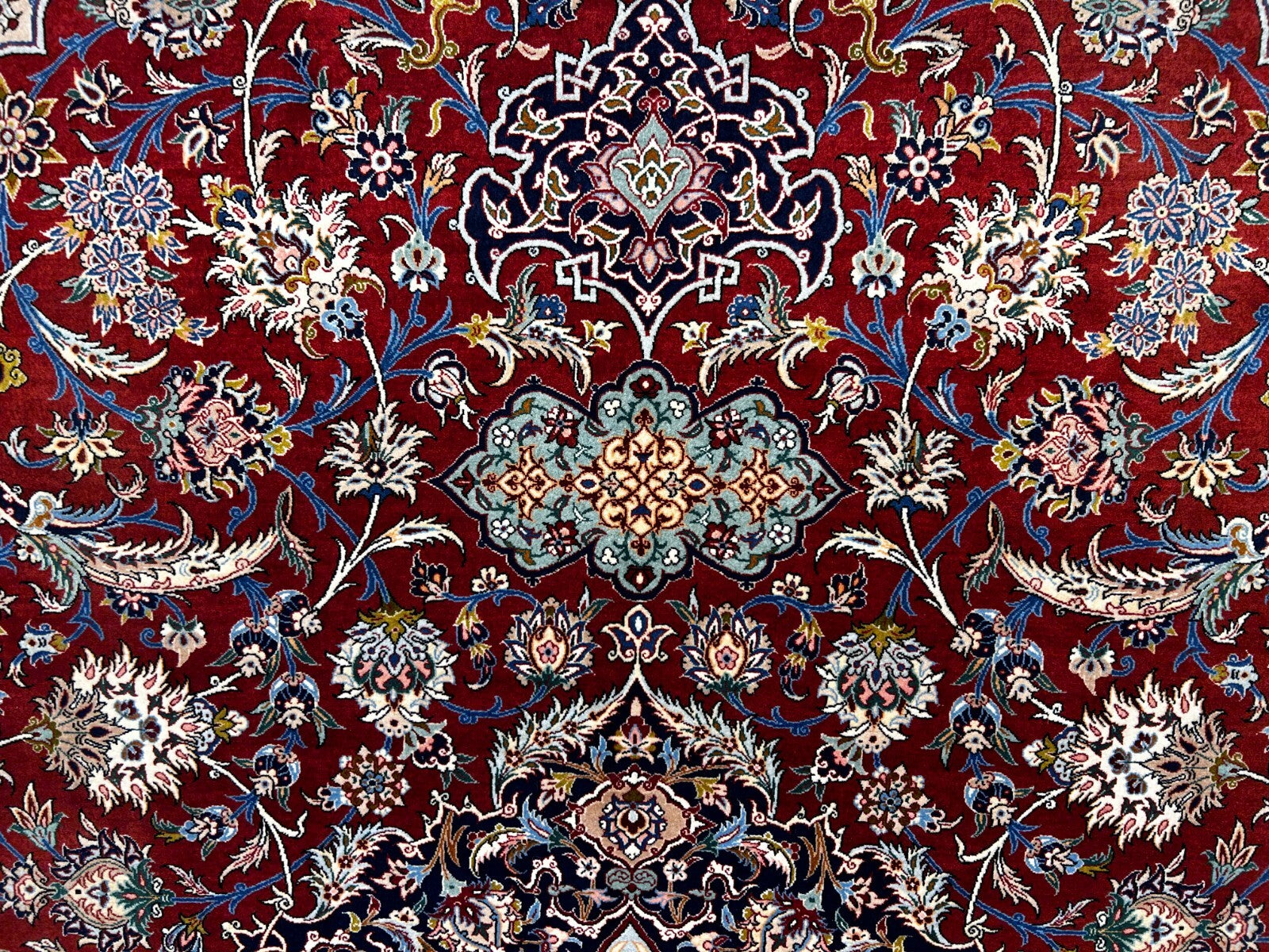 8'1"x11'9" Extra Fine Hand-Knotted Wool & Silk Isfahane Rug