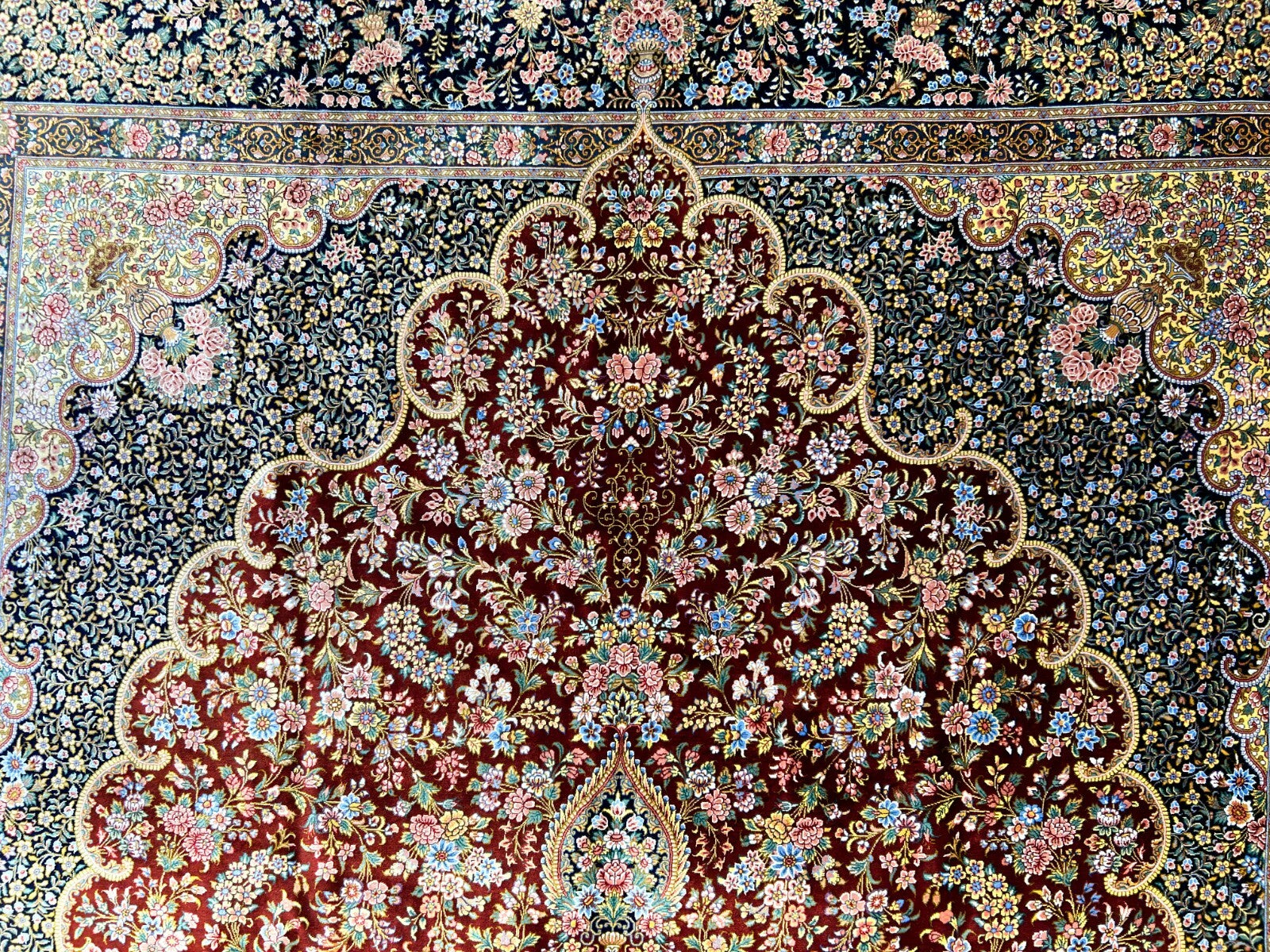 6'5"x9'10" Exquisite Hand-Knotted 100% Silk Qume Rug