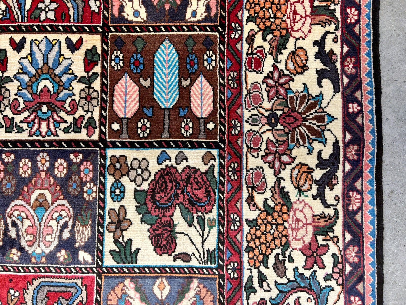 6'9"x9'5" Hand-Knotted 100% Lamb Wool Bakhtiarie Carpet - Area Rug