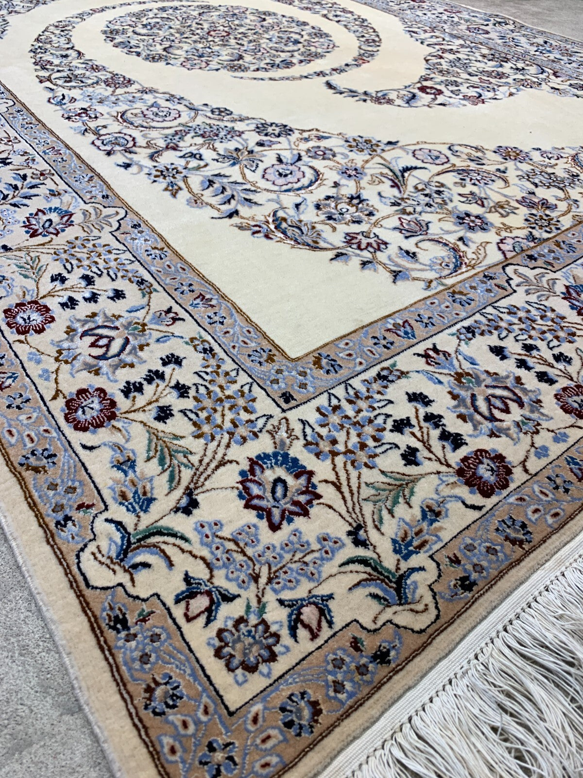 4'4"x6'8" Very Fine Hand-Knotted Wool & Silk Blend Naine Carpet - Area Rug