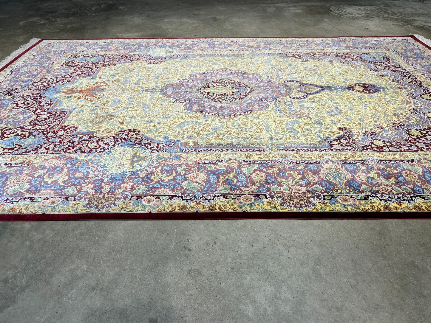 5'4"x8'2" Exquisite Extra-Fine Hand-Knotted 100% Silk Qume Carpet - Area Rug