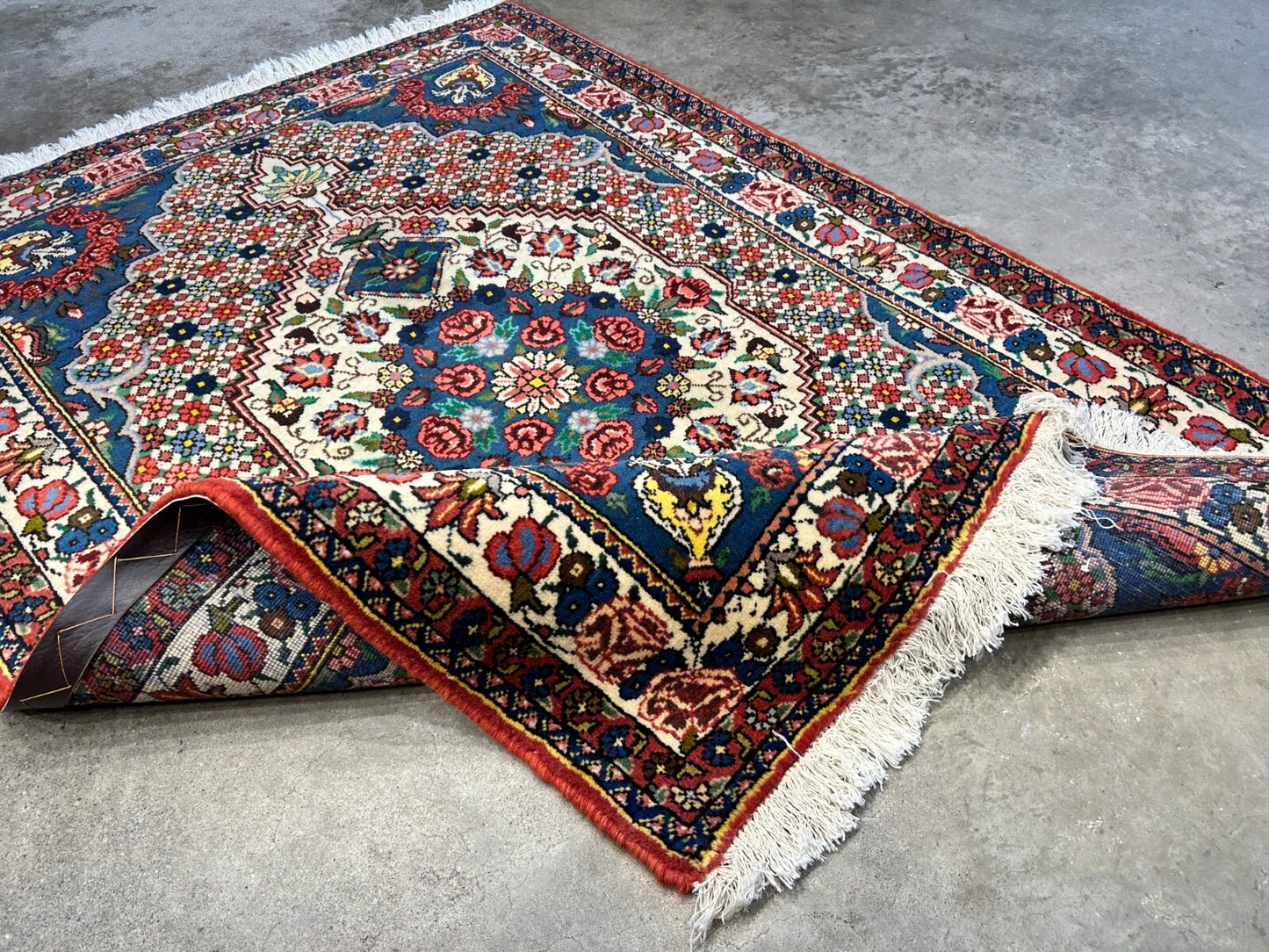 3'5"x4'11" Hand-Knotted 100% Lamb Wool Bakhtiarie Area Rug