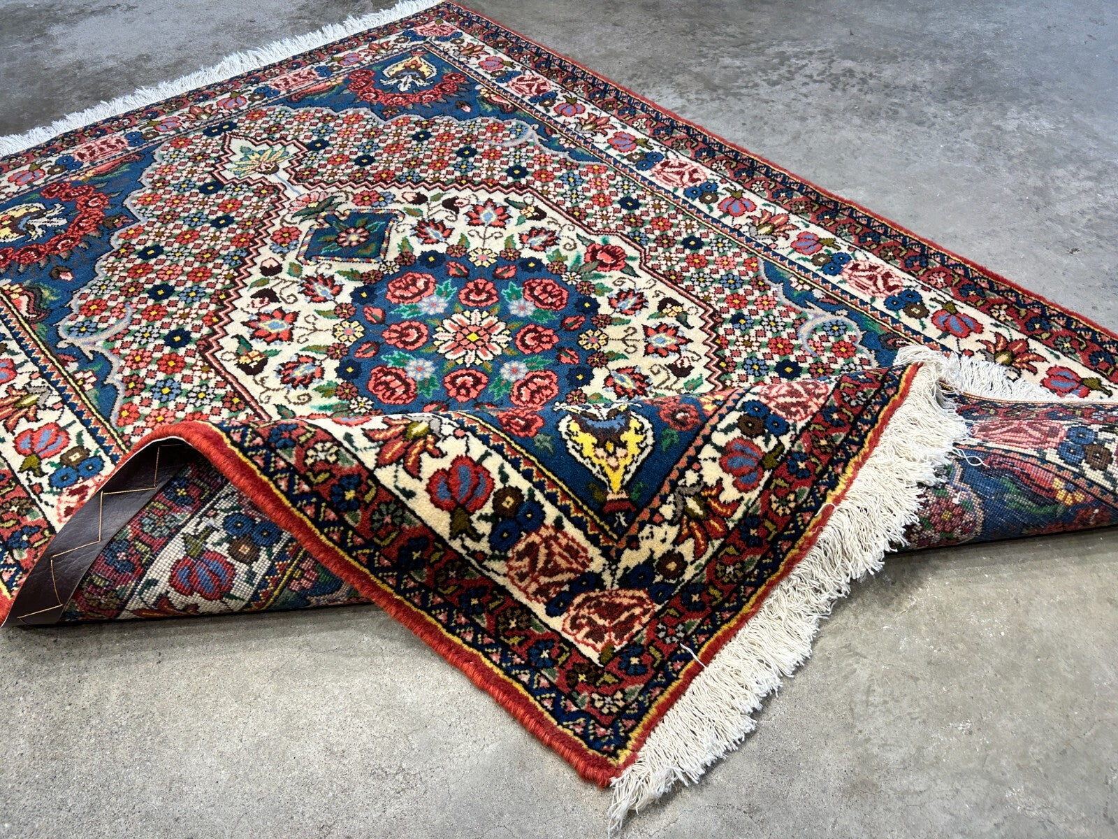 3'5"x4'11" Hand-Knotted 100% Lamb Wool Bakhtiarie Area Rug