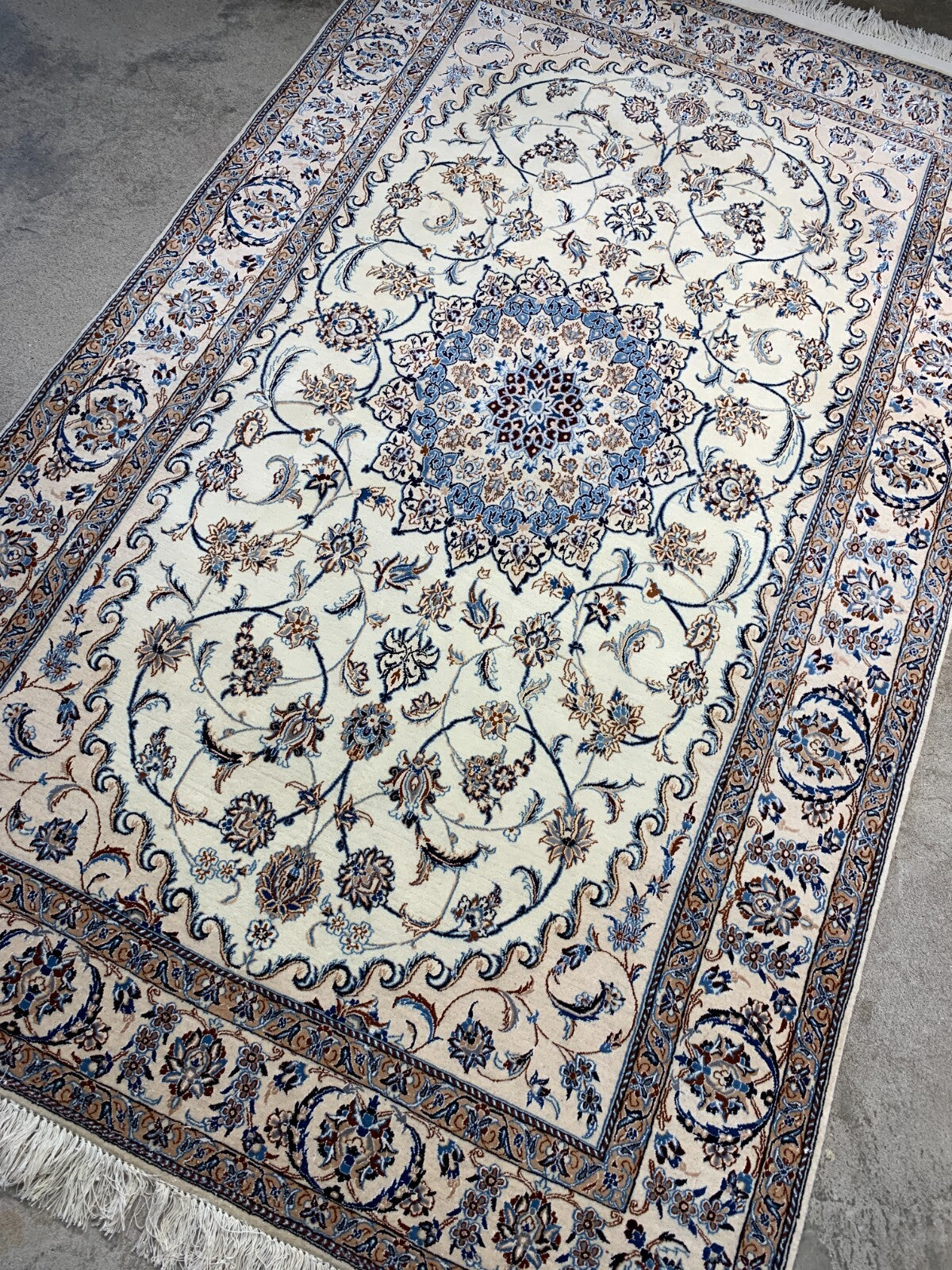 4'4"x6'11" Very Fine Hand-Knotted Wool & Silk Blend Naine Carpet - Area Rug