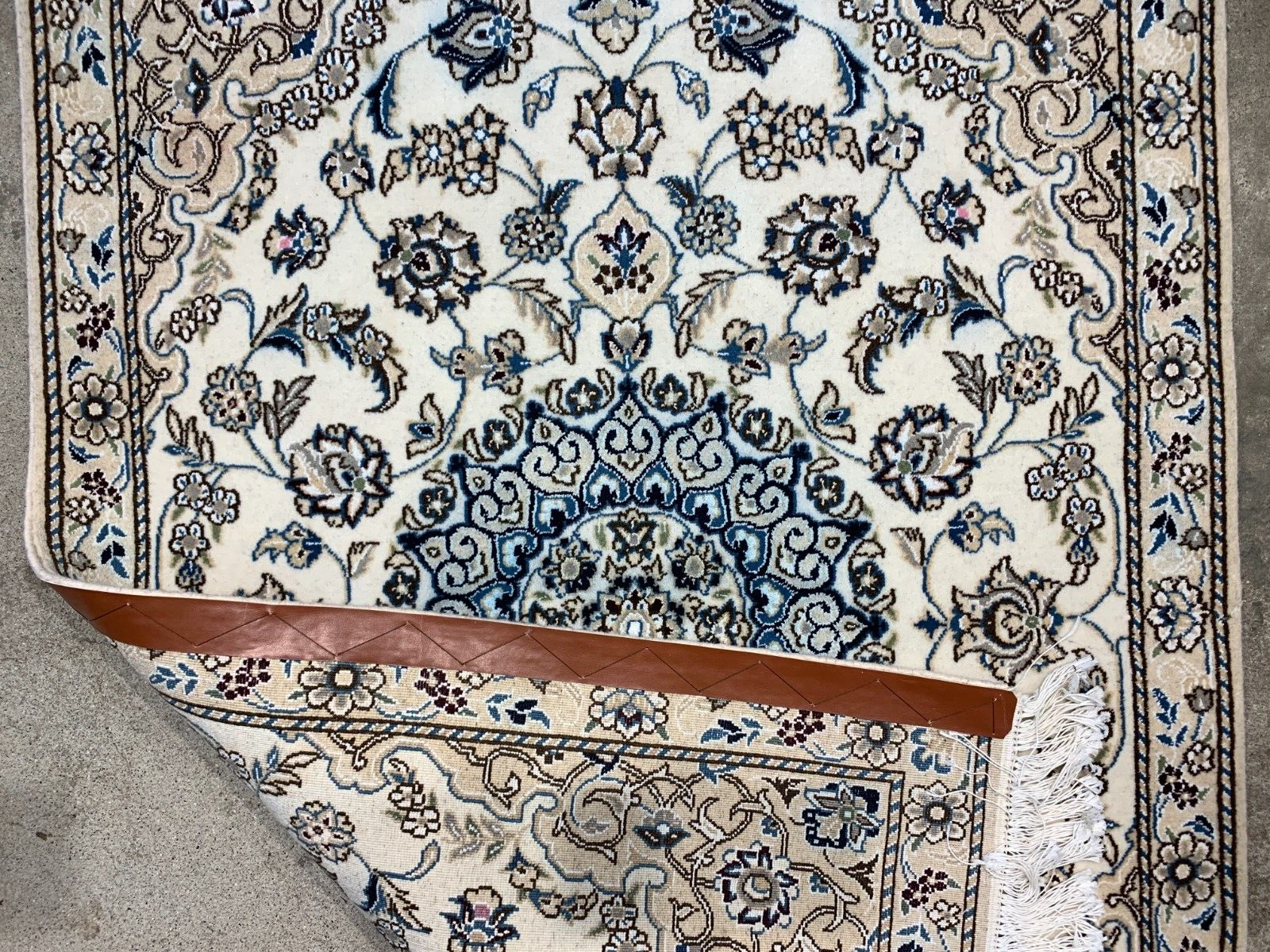 2'11"x4'7" Fine Hand-Knotted Wool & Silk Blend Naine Carpet - Area Rug