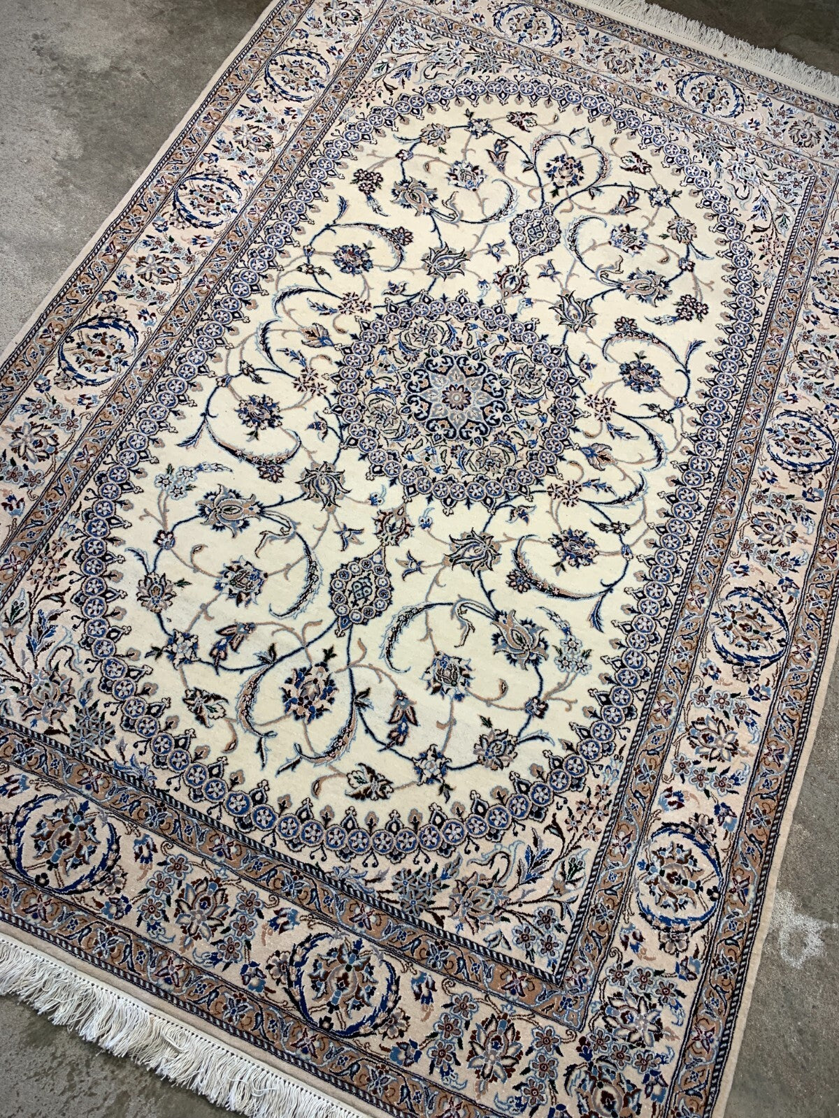 4'4"x6'4" Fine Hand-Knotted Wool & Silk Blend Naine Carpet - Area Rug