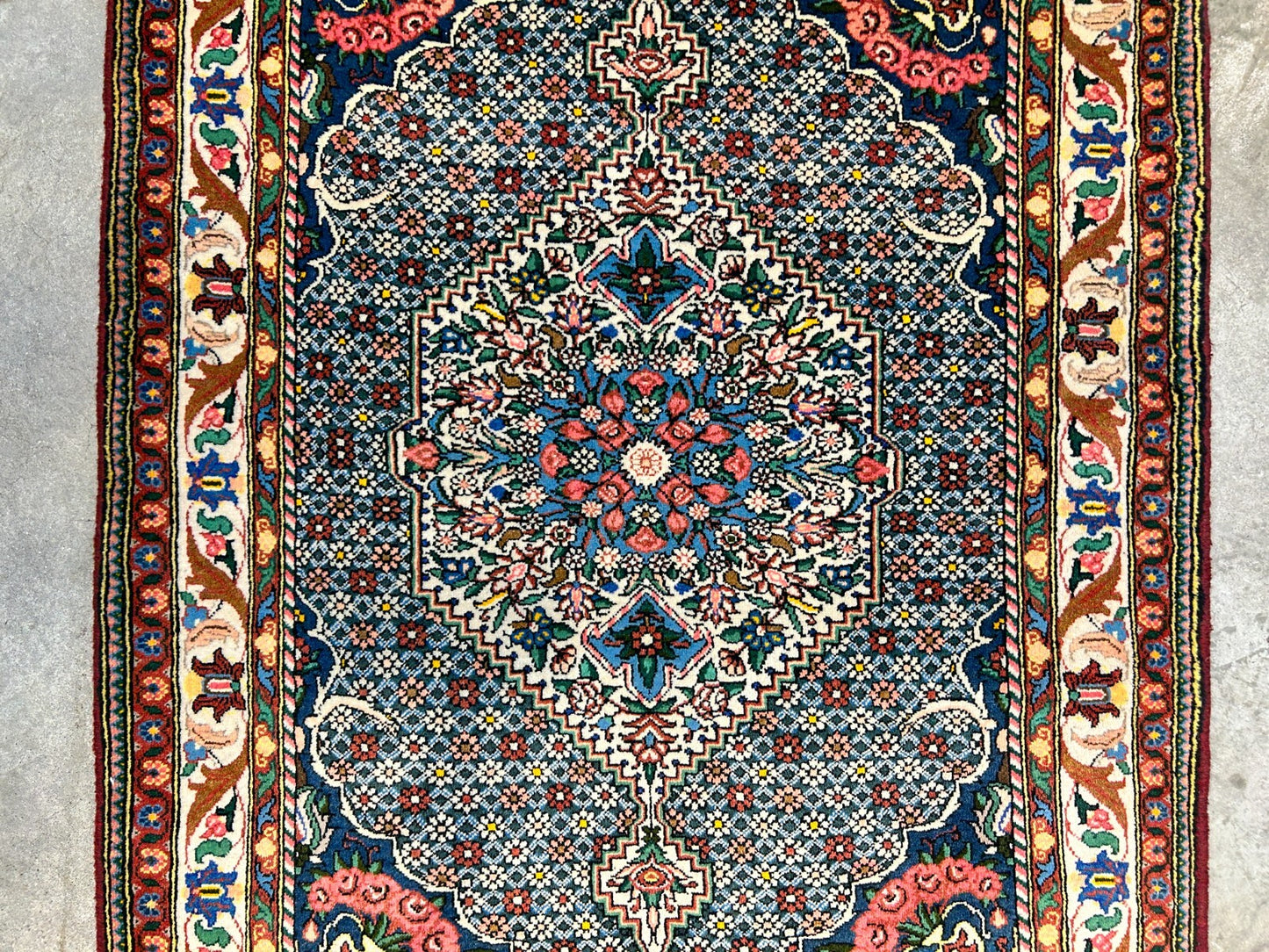3'5"x5'2" Hand-Knotted 100% Lamb Wool Bakhtiarie Area Rug