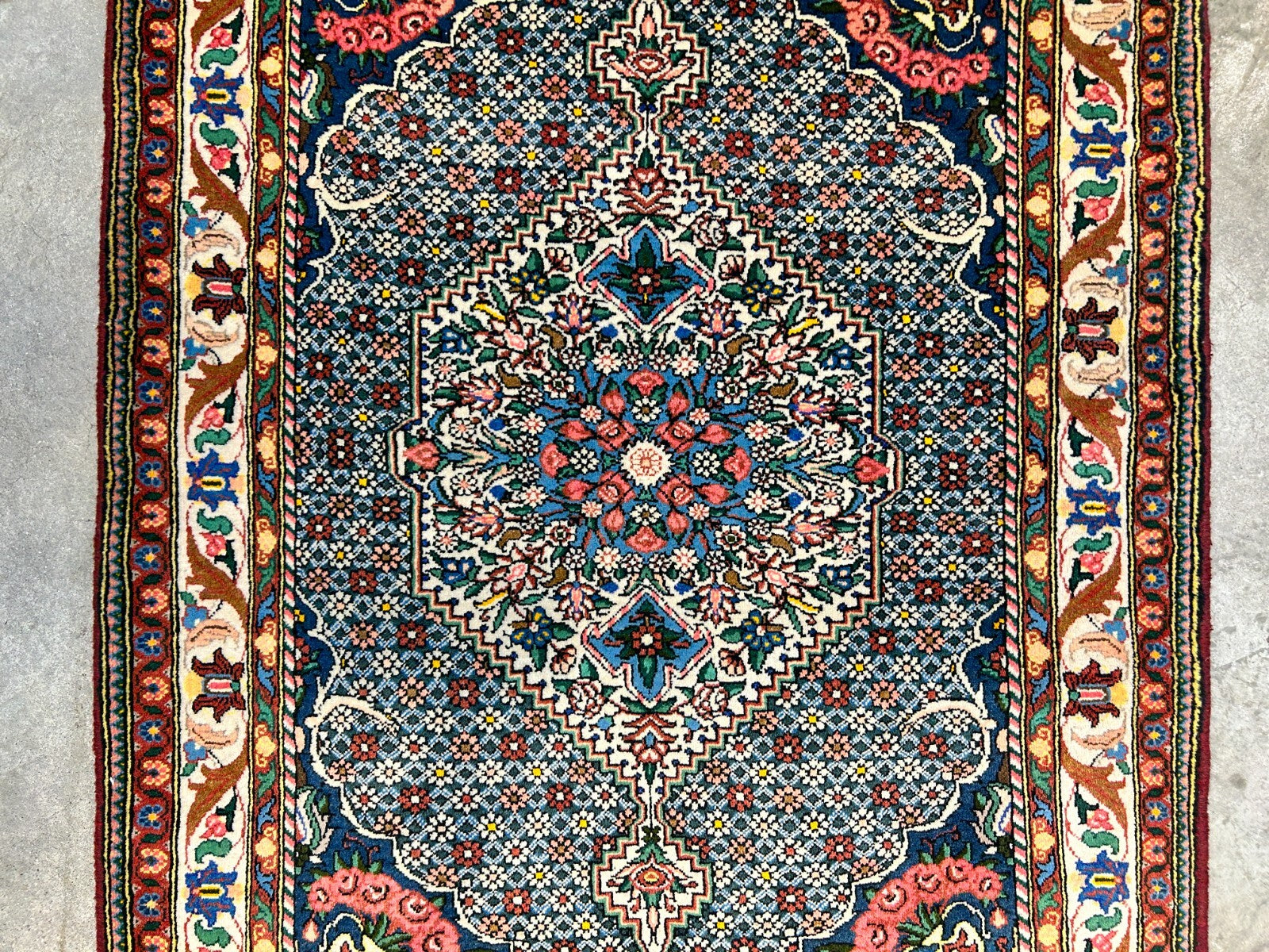 3'5"x5'2" Hand-Knotted 100% Lamb Wool Bakhtiarie Area Rug