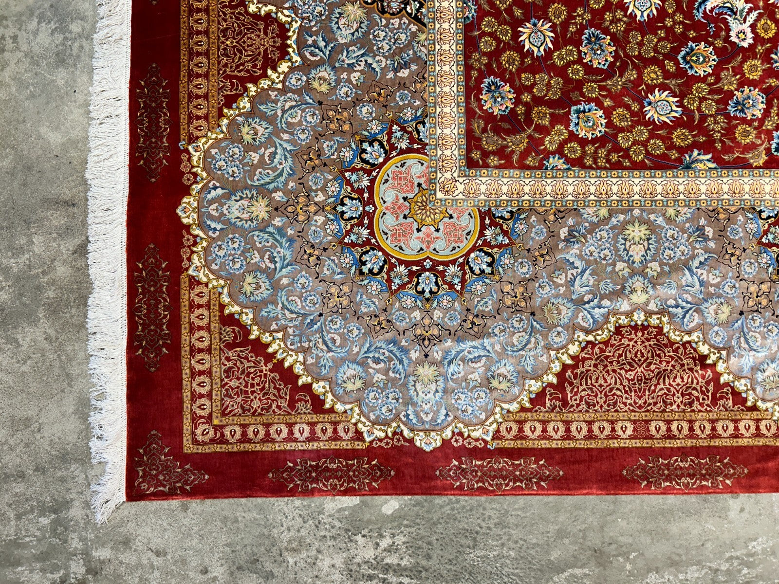 9'8"x13'6" Exquisite Signed Hand-Knotted 100% Silk Qume Rug