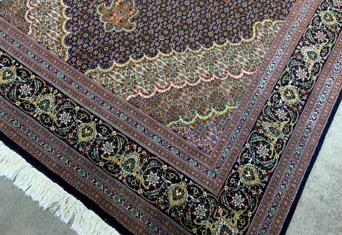 4'10"x6'4" Fine Hand-Knotted Wool & Silk Blend Tabrize Mahi Carpet - Area Rug