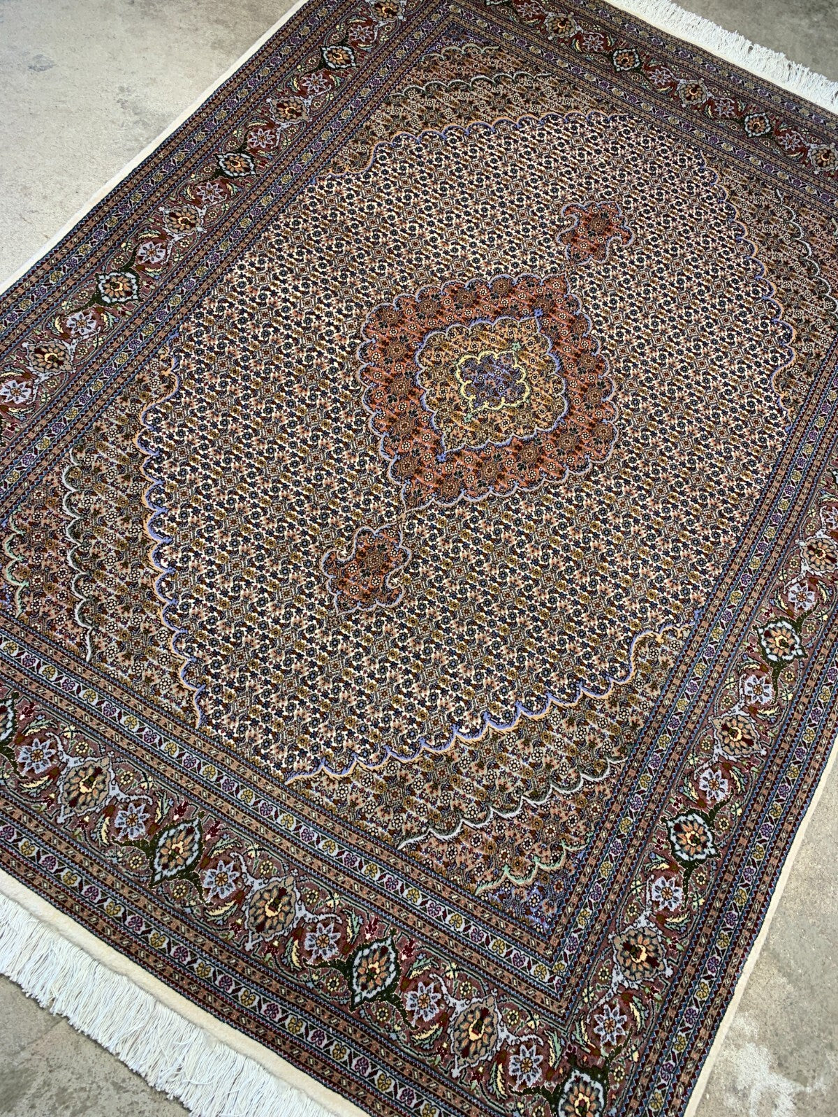 4'9"x6'7" Fine Hand-Knotted Wool & Silk Blend Tabrize Mahi Carpet - Area Rug