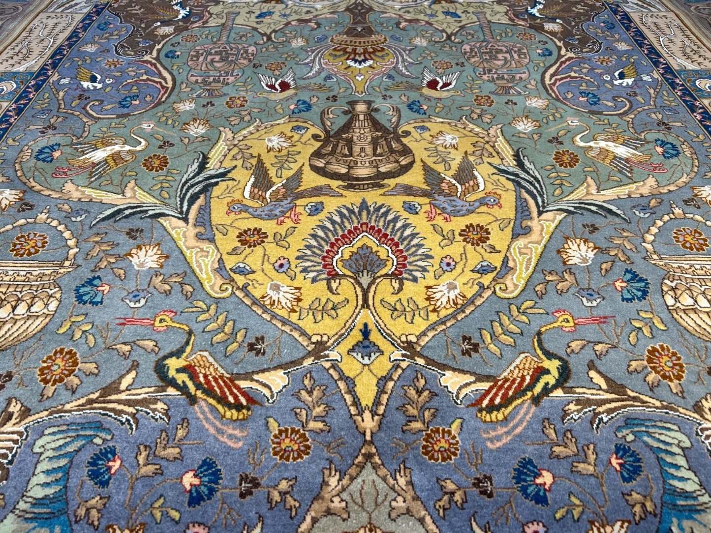 Exquisite 5'10"x8'3" Hand-Knotted Wool & Silk Blend Tabrize Area Rug - Carpet