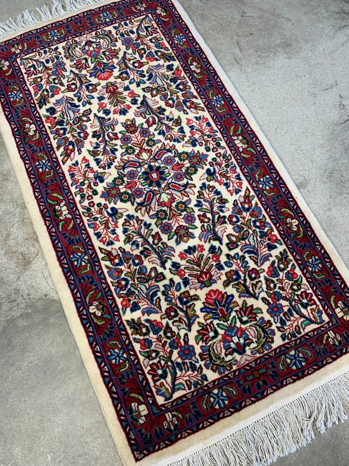 2'4"x4' Hand-Knotted 100% Wool Pile Sarouke Rug