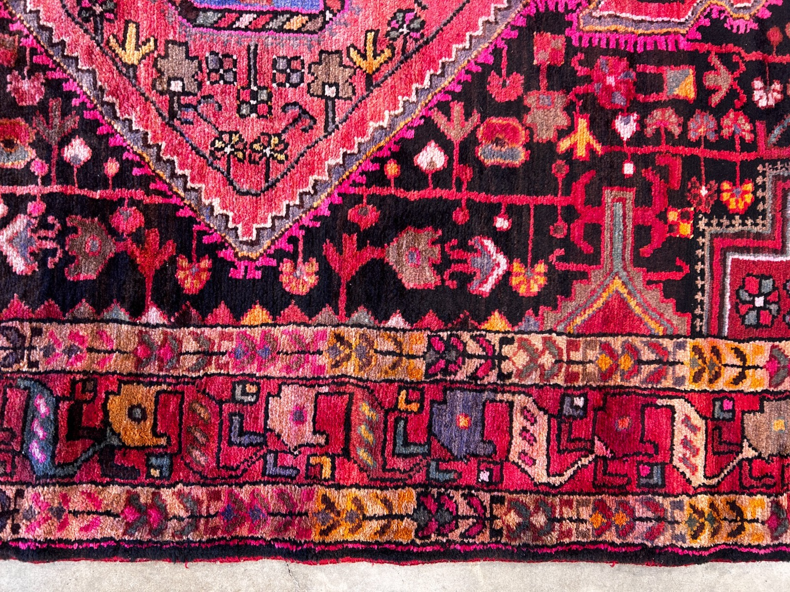 4'9" x 8'6" Hand-Knotted 100% Wool Carpet - Hamadane Area Rug