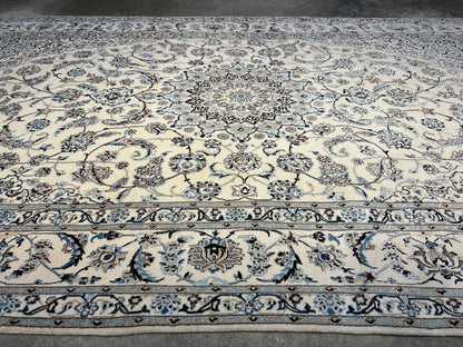 5'7"x9' Extra Fine Hand-Knotted Wool & Silk Naine Rug