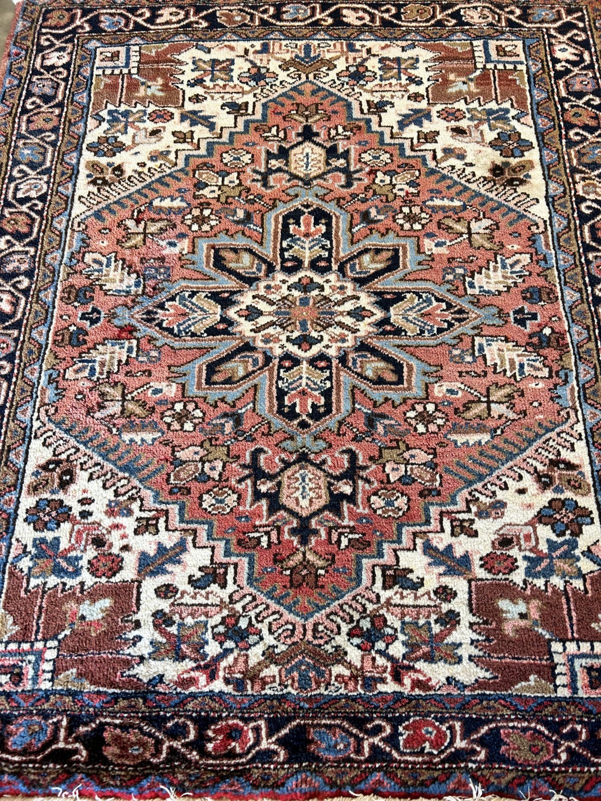 4'3"x4'10" Hand-Knotted 100% Wool Pile Persiane Herize Rug