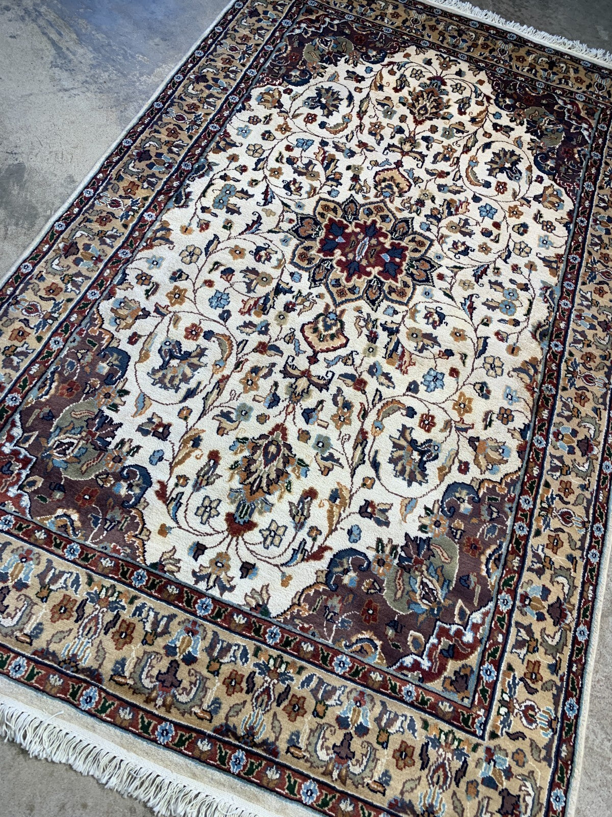 4'11"x8' Hand-Knotted 100% Kashmiri Silk Oriental Rug