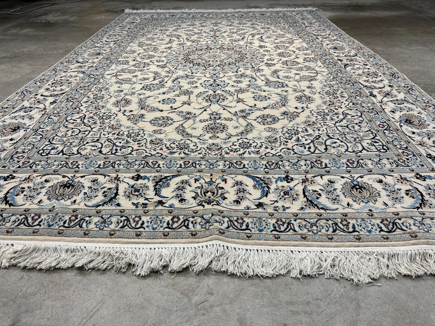 5'7"x9' Extra Fine Hand-Knotted Wool & Silk Naine Rug