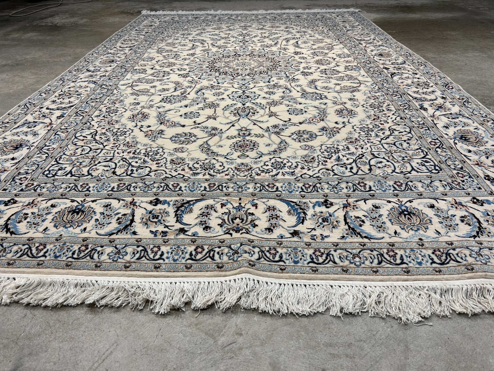 5'7"x9' Extra Fine Hand-Knotted Wool & Silk Naine Rug