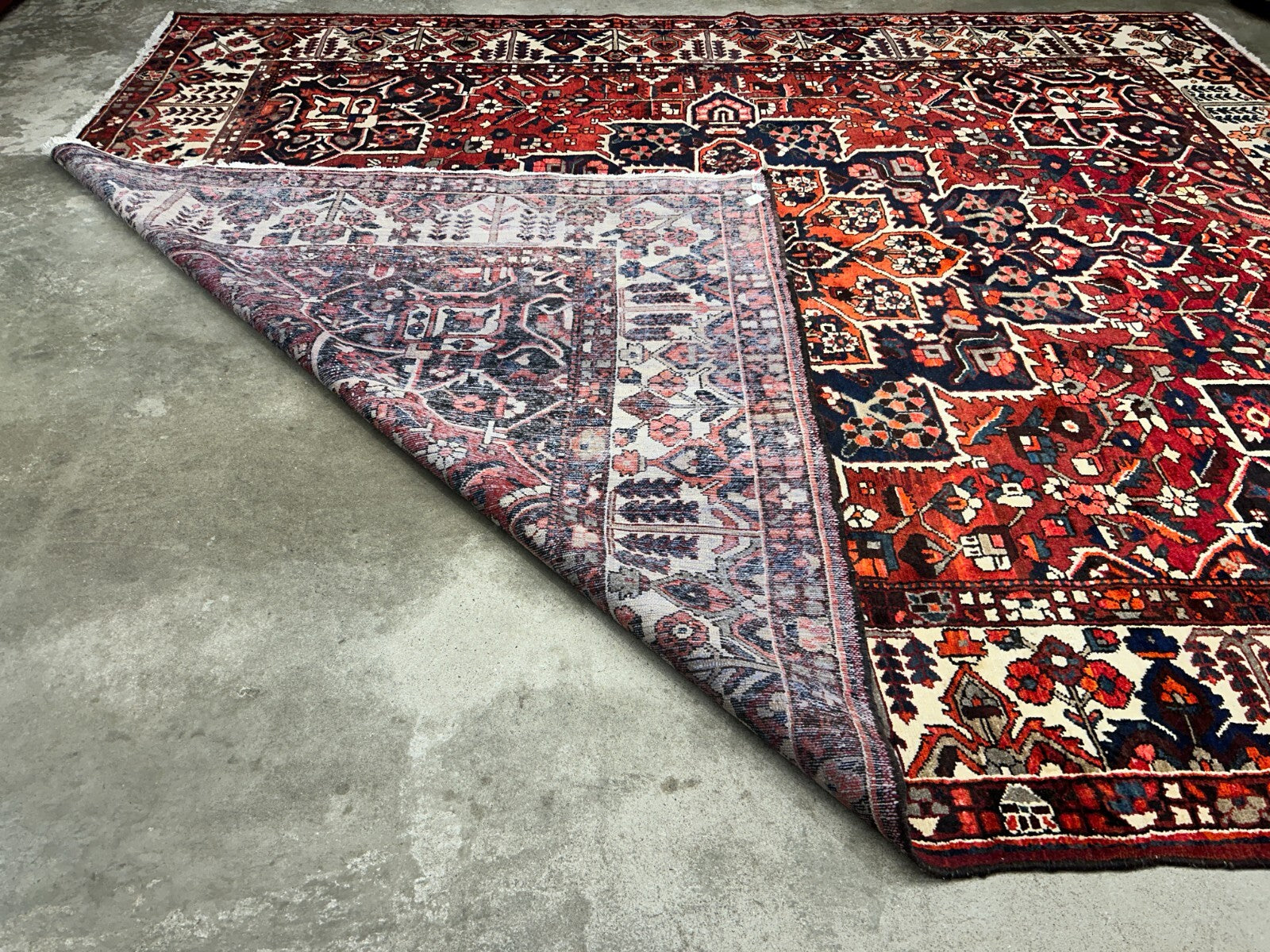 10'3"x12'2" Hand-Knotted 100% Wool Pile Bakhtiarie Rug