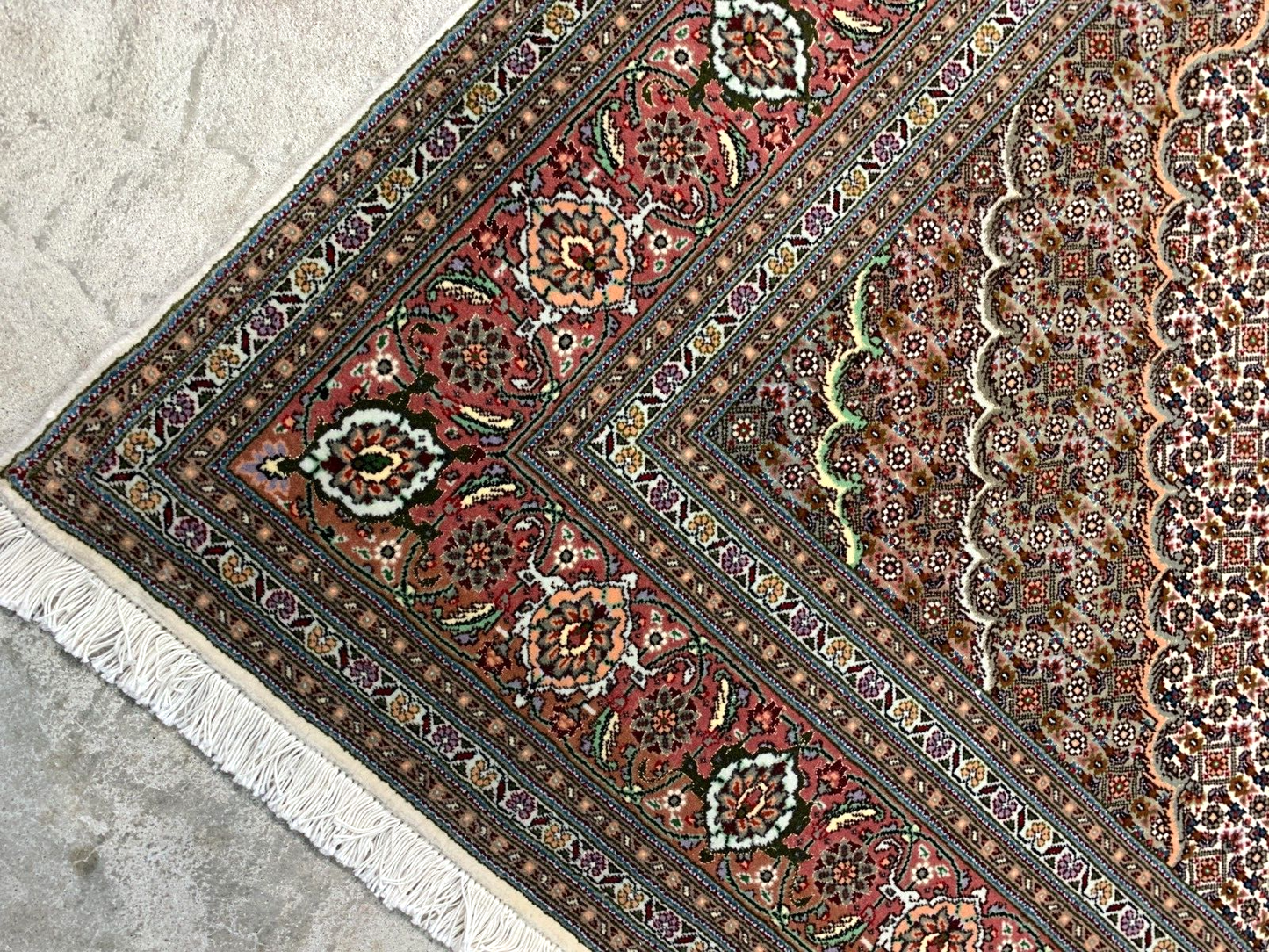 5'1"x6'10" Fine Hand-Knotted Wool & Silk Blend Tabrize Mahi Carpet - Area Rug