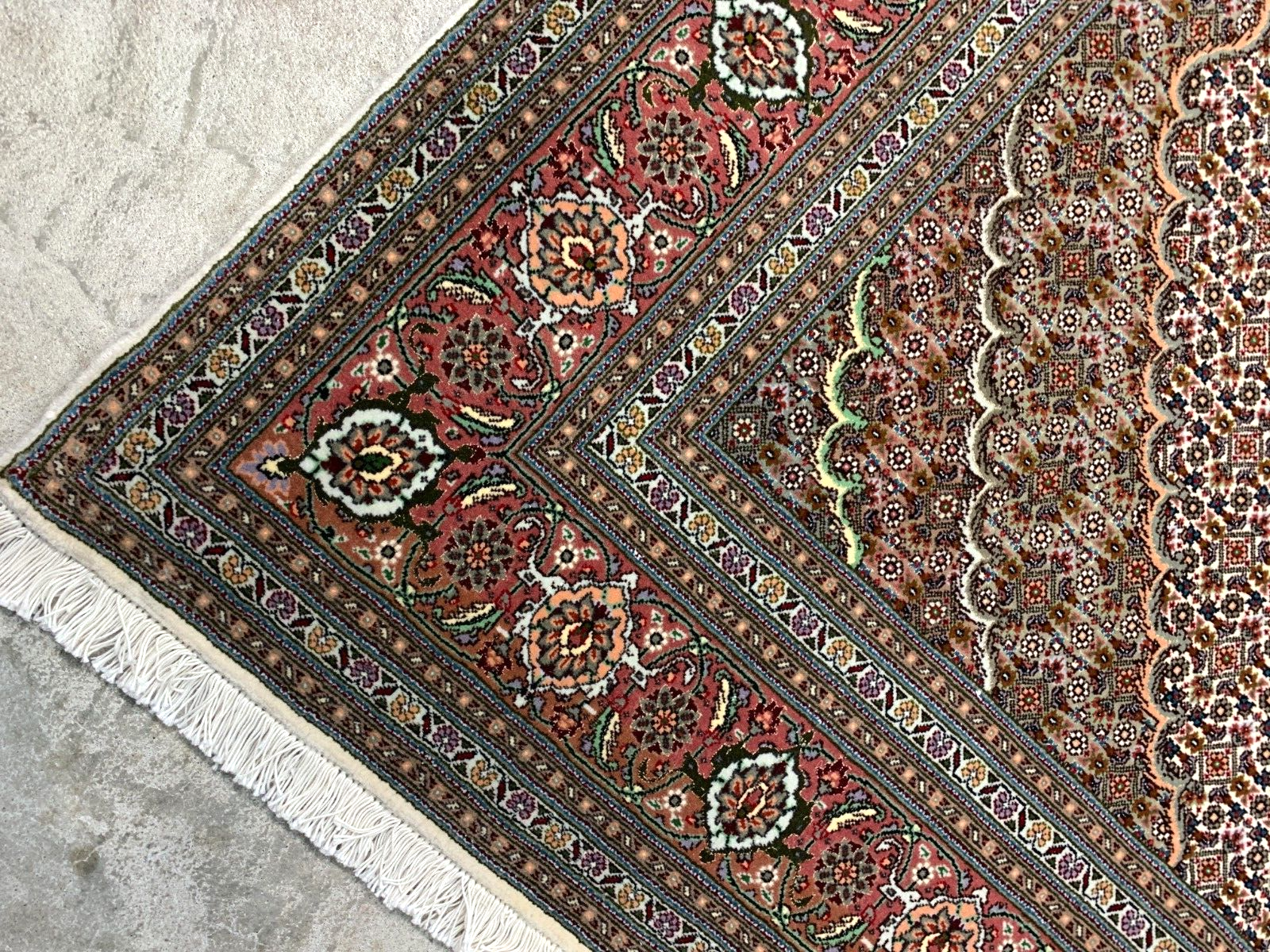 5'1"x6'10" Fine Hand-Knotted Wool & Silk Blend Tabrize Mahi Carpet - Area Rug