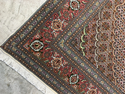 5'1"x6'10" Fine Hand-Knotted Wool & Silk Blend Tabrize Mahi Carpet - Area Rug