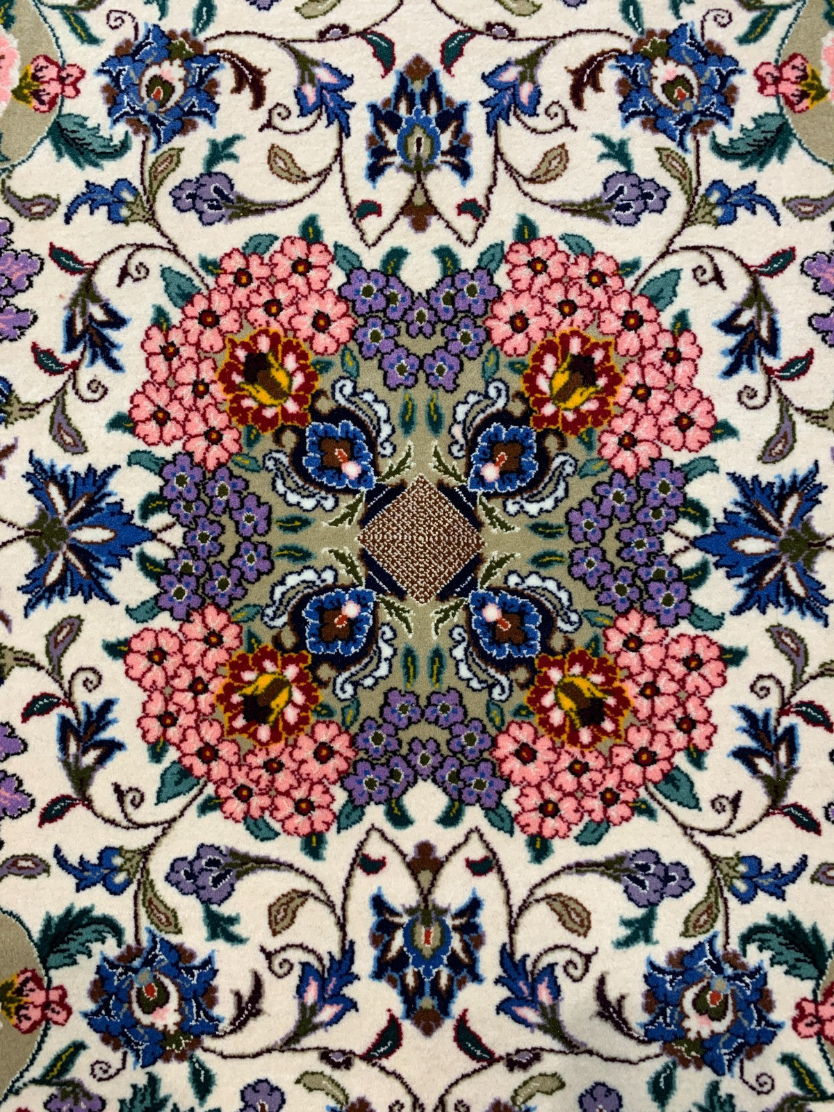 2'3"x3'6" Extra-Fine Hand-Knotted Wool & Silk Isfahane Rug