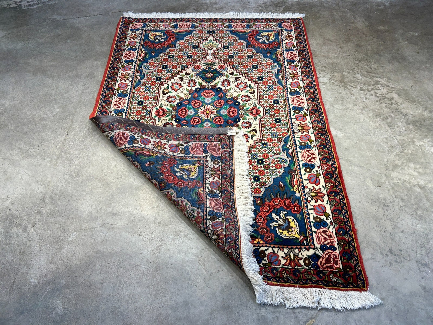 3'5"x4'11" Hand-Knotted 100% Lamb Wool Bakhtiarie Area Rug