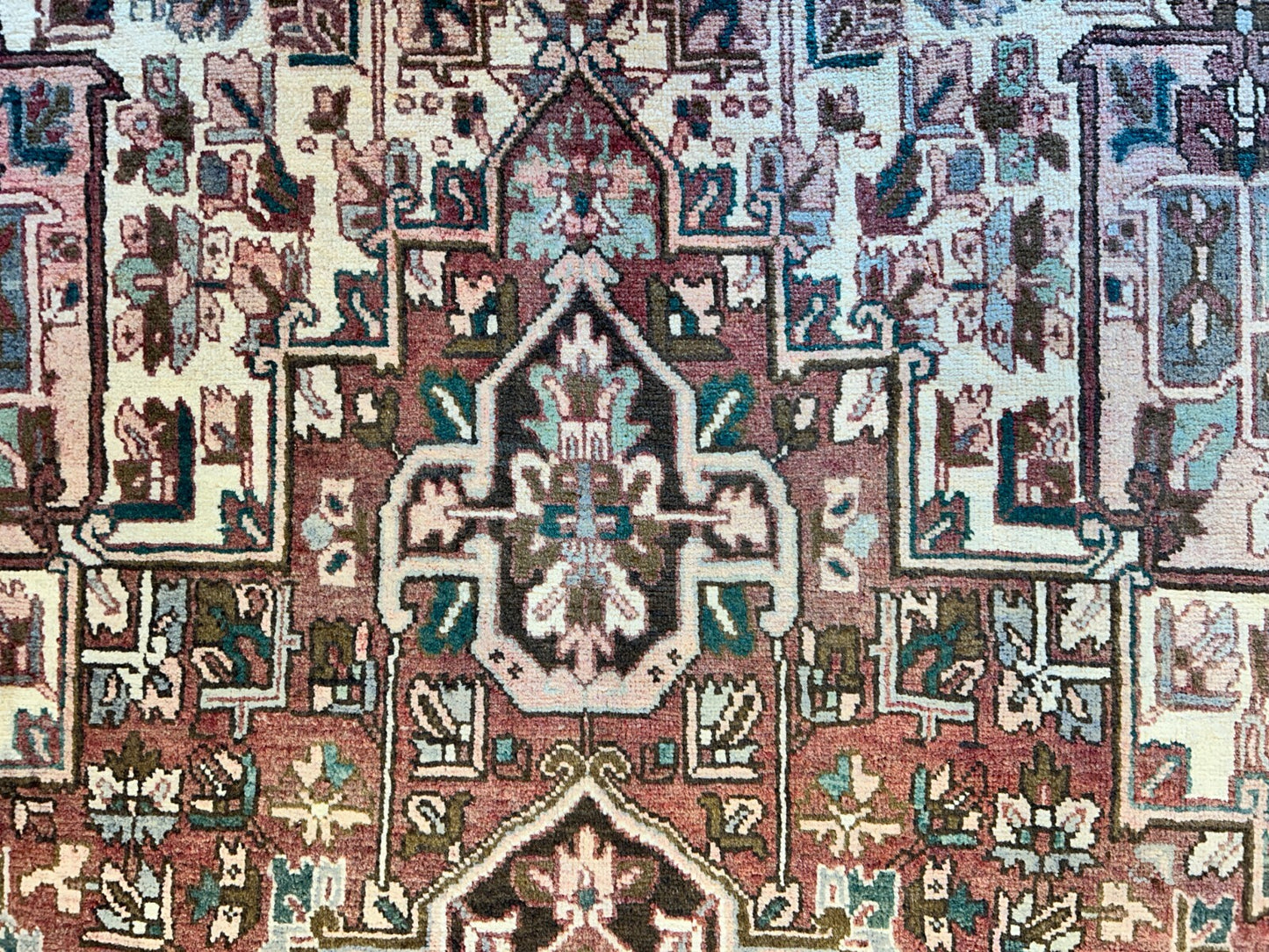 7'5"x11'5" Hand-Knotted 100% Wool Pile Herize Rug