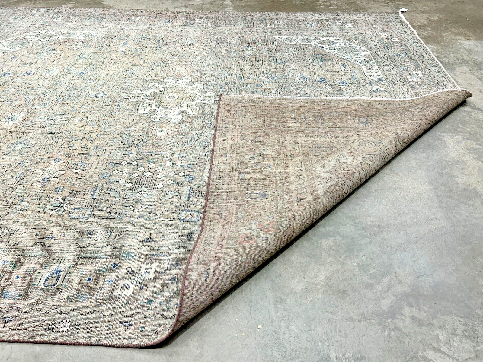 9'8"x12'5" Hand-Knotted 100% Wool Pile Herize Rug