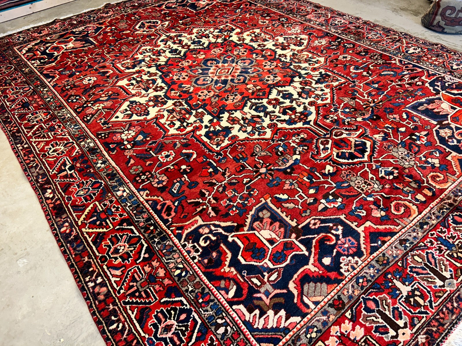 10'2"x13'1" Hand-Knotted 100% Wool Pile Bakhtiarie Rug