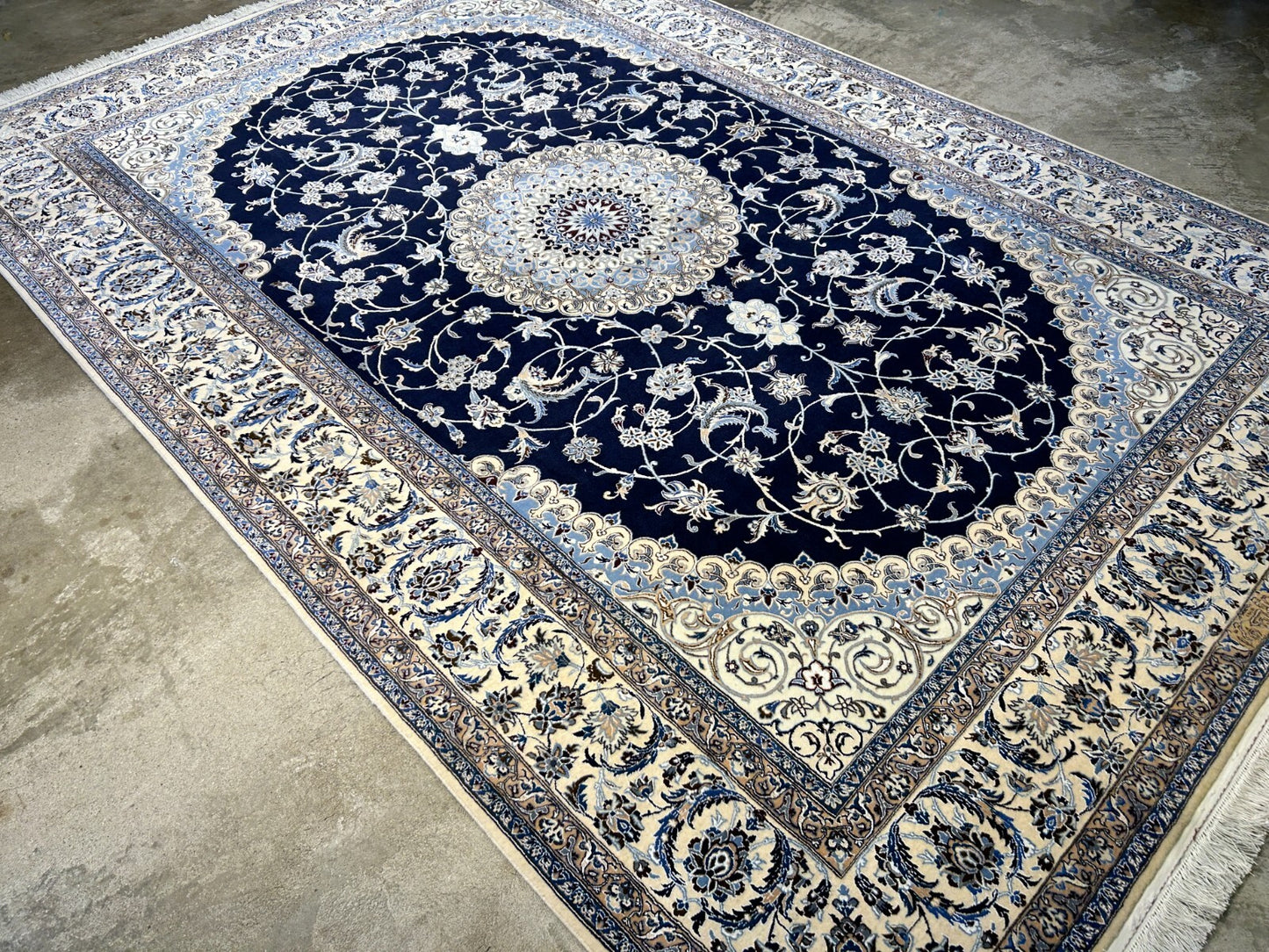 6'9"x9'10" Very Fine Hand-Knotted Wool & Silk Blend Naine Carpet - Area Rug