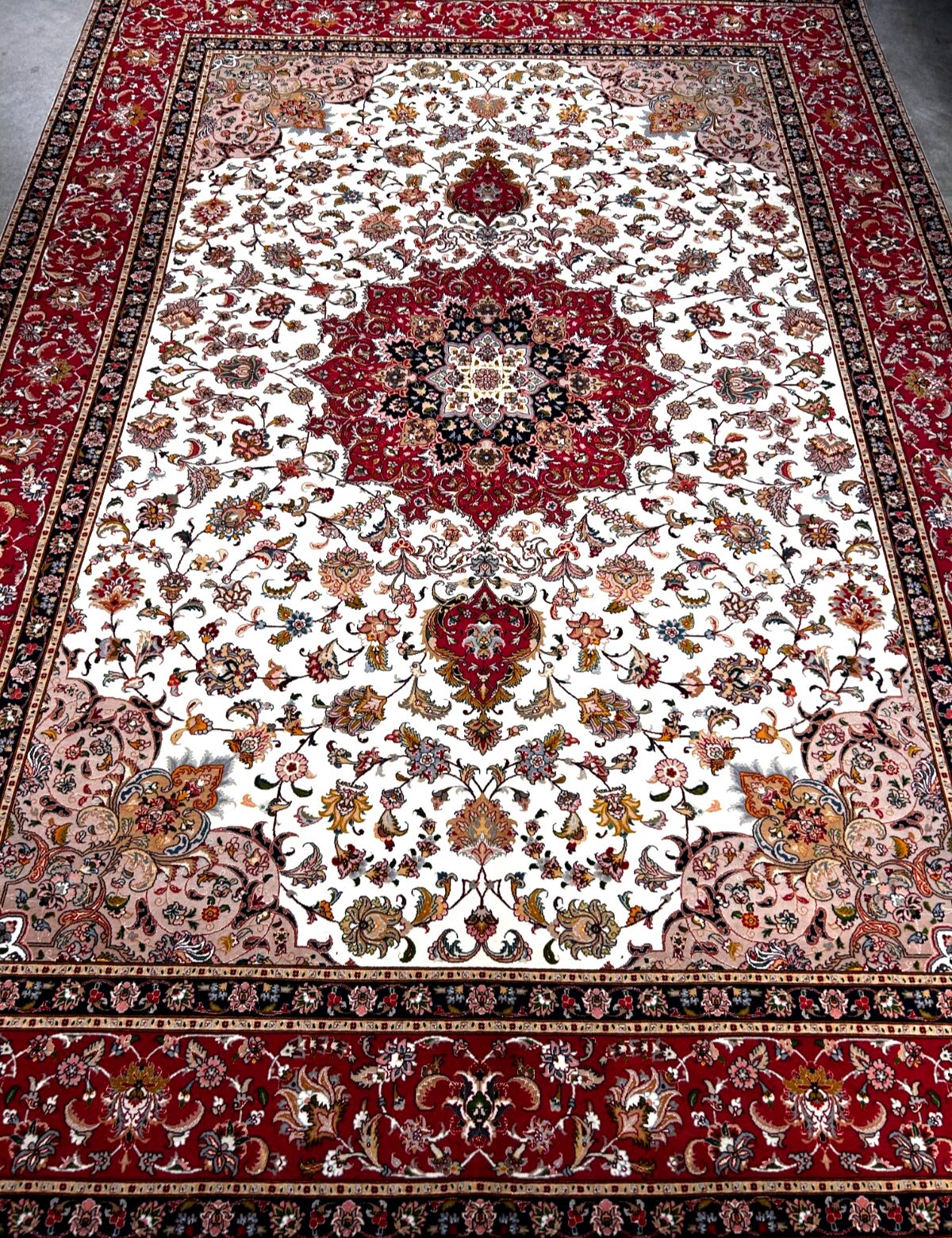 8'3"x11'7'' Very Fine Hand-Knotted Silk & Wool Tabrize Area Rug - Area Carpet