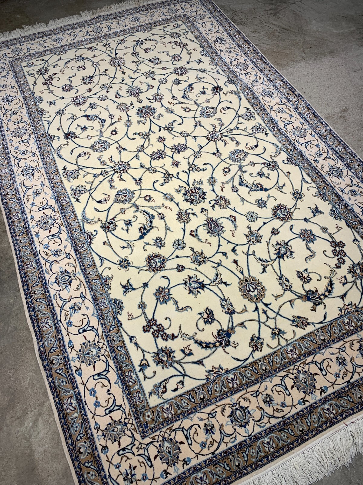 5'1"x8'6" Very Fine Hand-Knotted Wool & Silk Blend Naine Carpet - Area Rug