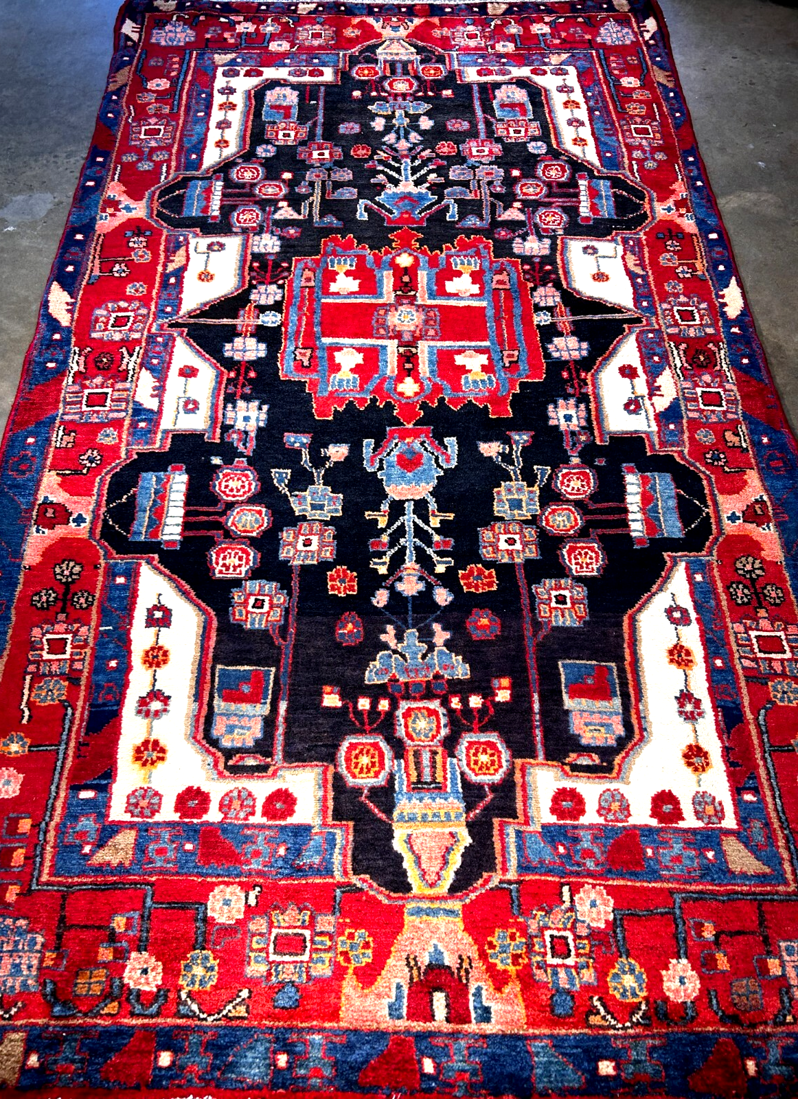 4'8" x 8'6" Hand-Knotted 100% Lamb Wool Pile Nahavande Area Rug