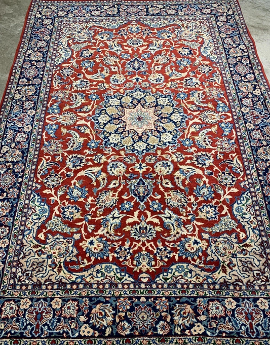 4'11" x 7'10'' Antique Hand-Knotted 100% Wool Pile Isfahane Rug - Carpet