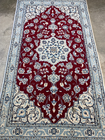2'11"x5'5'' Very Fine Hand-Knotted Silk & Wool Naine Area Rug - Carpet