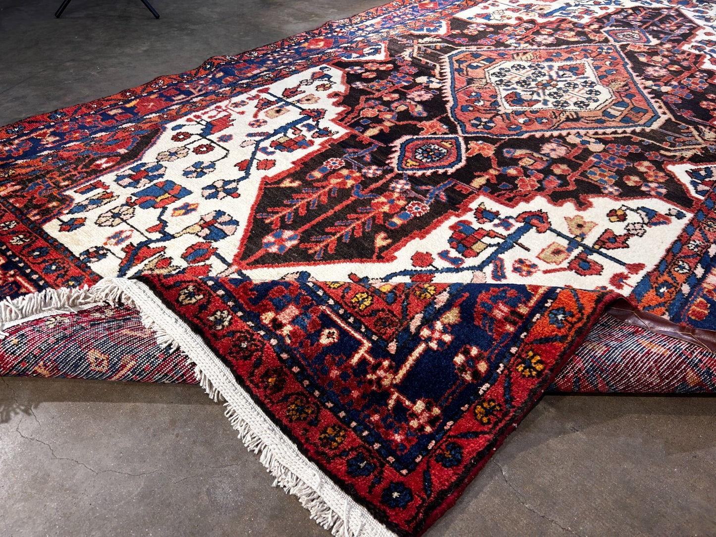 5'4" x 10'4" Hand-Knotted 100% Wool Nahavande Area Rug