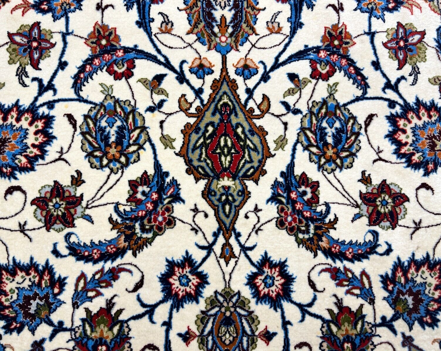 6'9"x10'3" Extra-Fine Hand-Knotted Wool & Silk Blend Isfahane Area Rug - Signed