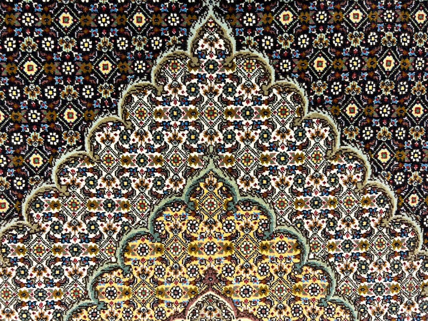 6'10"x10'5" Fine Hand-Knotted Wool & Silk Blend Tabrize Mahi Carpet - Area Rug