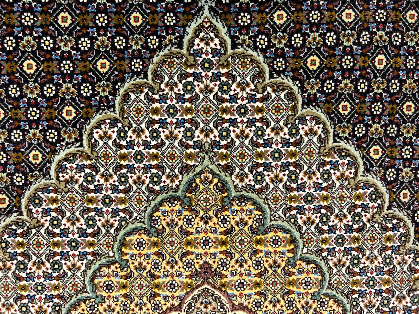 6'10"x10'5" Fine Hand-Knotted Wool & Silk Blend Tabrize Mahi Carpet - Area Rug