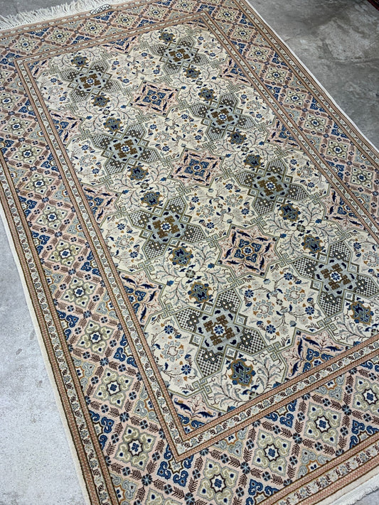 4'4" x 7'1'' Hand-Knotted 100% Wool Pile Kashane Area Rug